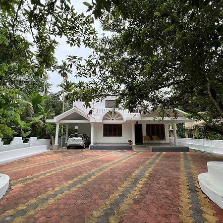 Kalarikkal House Villa Kochi Exterior photo